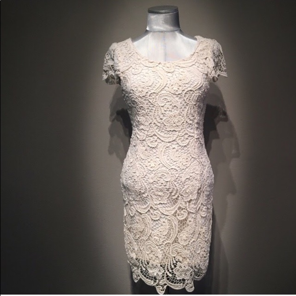 EUC Off White Lace Bodycon Midi Dress Sz M